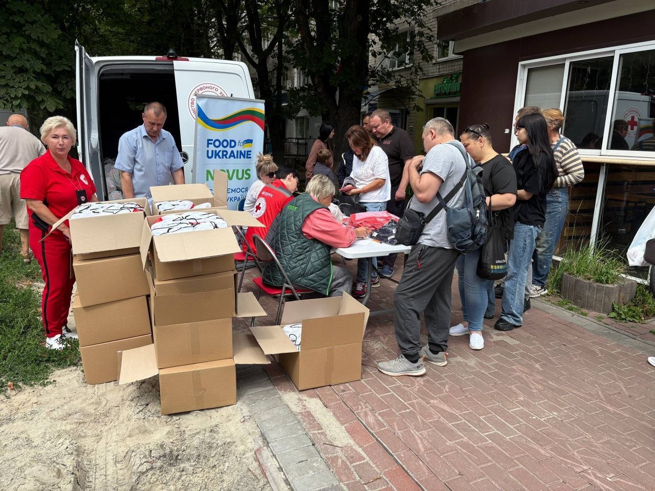 Київська міська організація ТЧХУ продовжує підтримувати людей, які постраждали внаслідок ворожих обстрілів.