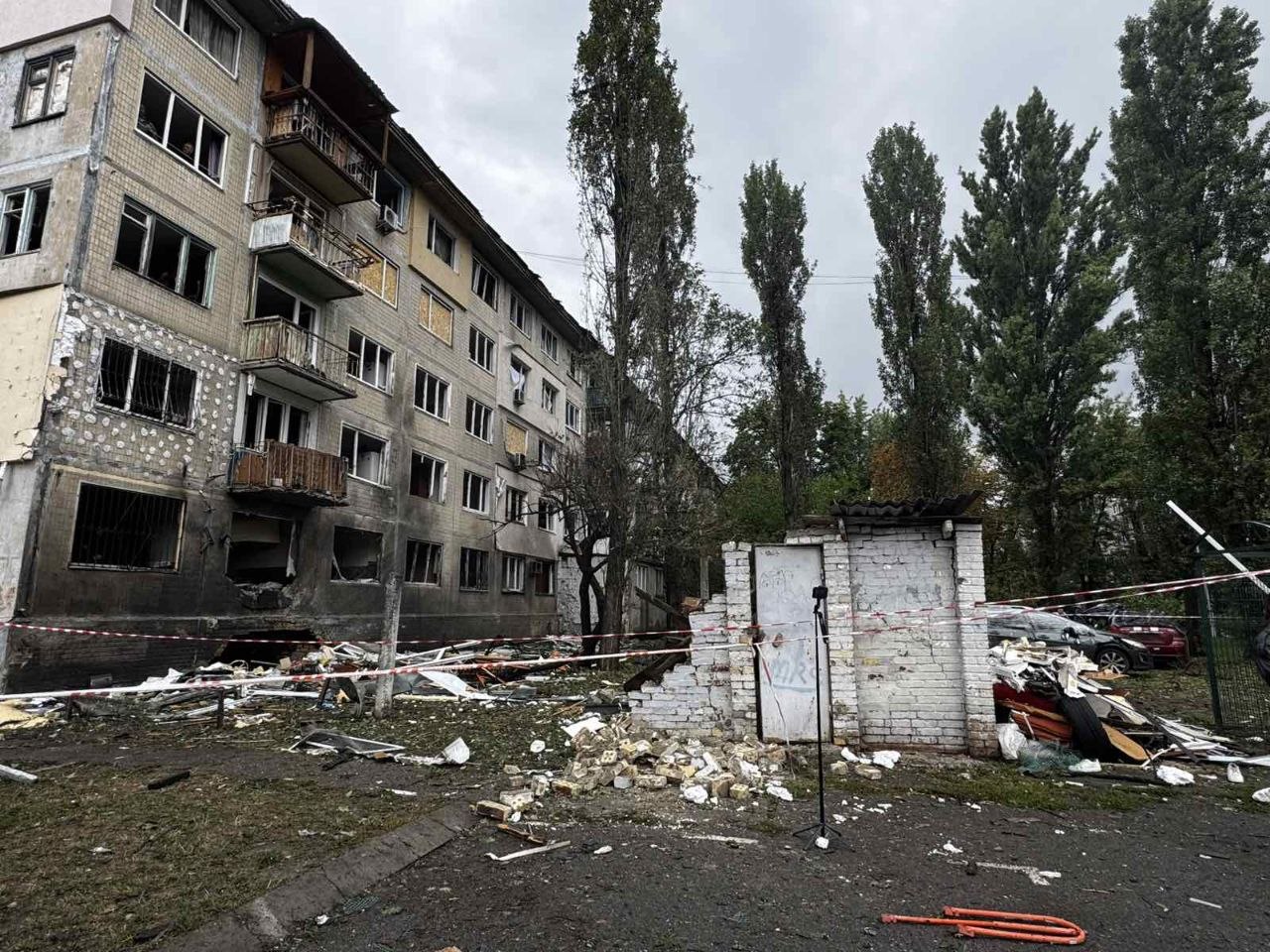Ворог продовжує завдавати ударів по столиці